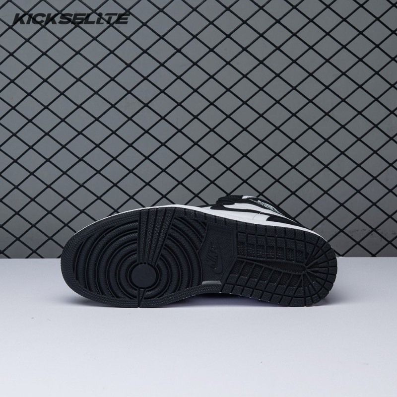 Jordan 1 Retro Black White 555088-010 Unisex