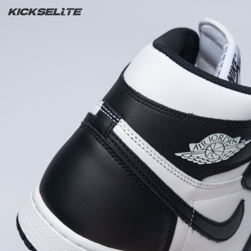 Jordan 1 Retro Black White 555088-010 Unisex