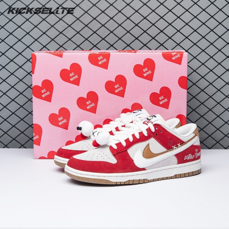Nike Dunk Low SE Merry Christmas DO9457-112 Unisex