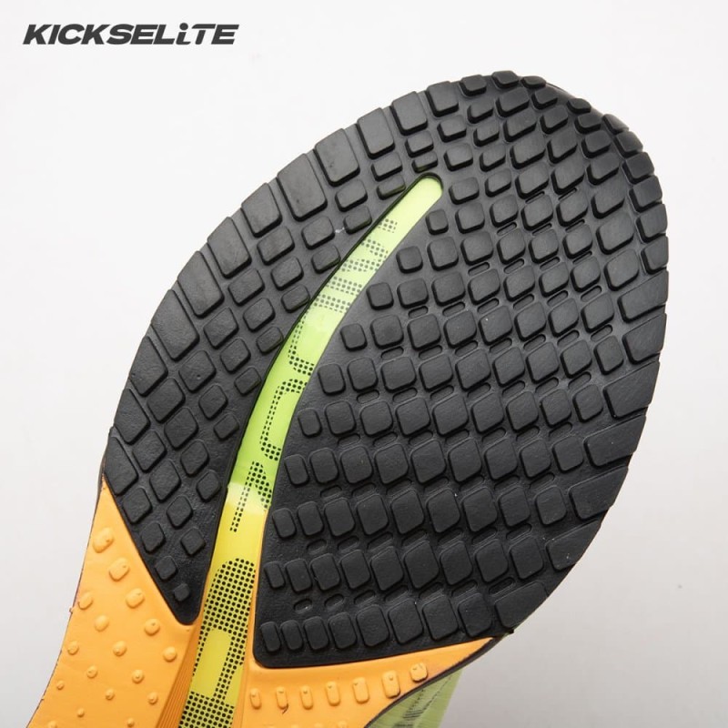 Nike Pegasus Premium Alabaster Volt HQ2592-701 Unisex Nike Pegasus Premium Alabaster Volt HQ2592-701 Unisex