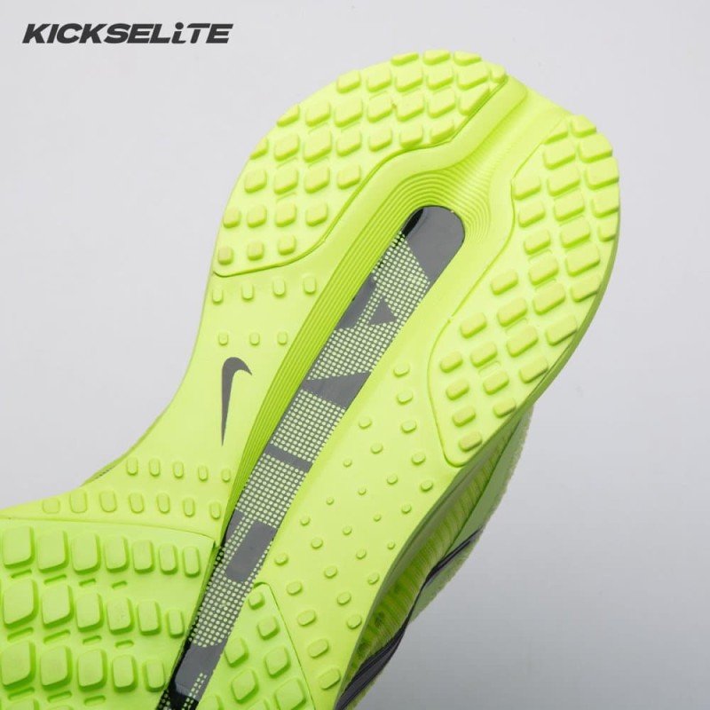 Nike Air Zoom Pegasus Premium Volt HQ2592-700 Unisex Nike Air Zoom Pegasus Premium Volt HQ2592-700 Unisex