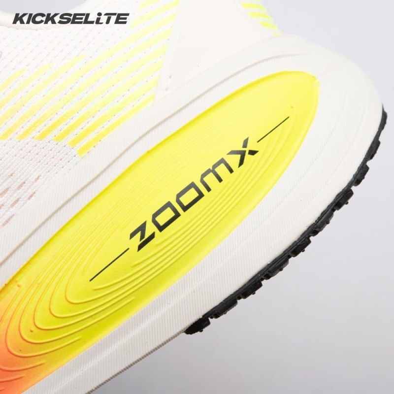 Nike Vomero 18 Phantom Light Wild Mango Volt HM6804-002 Unisex Nike Vomero 18 Phantom Light Wild Mango Volt HM6804-002 Unisex