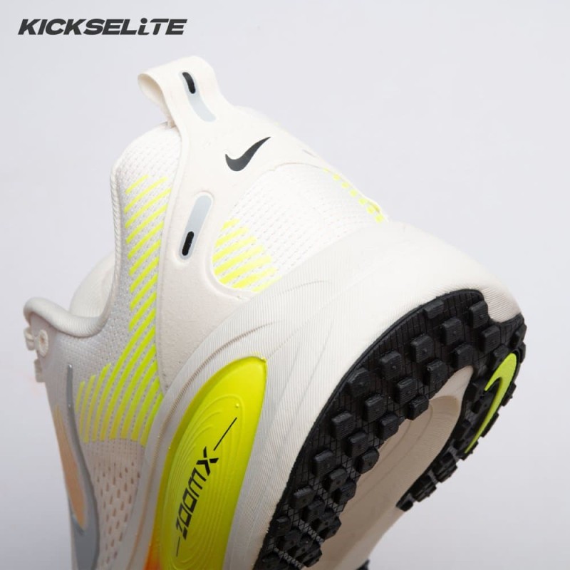 Nike Vomero 18 Phantom Light Wild Mango Volt HM6804-002 Unisex Nike Vomero 18 Phantom Light Wild Mango Volt HM6804-002 Unisex