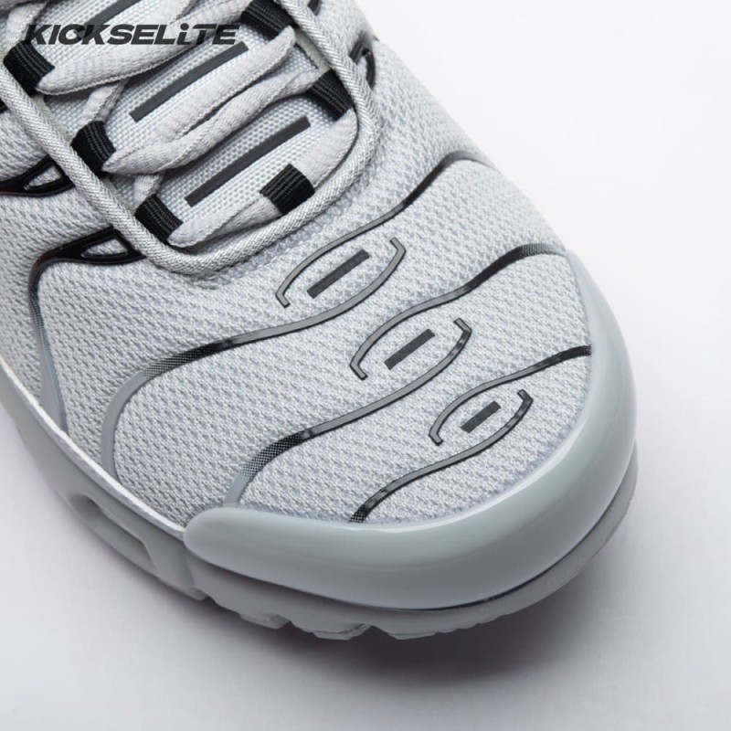 Nike Air Max Plus Wolf Grey 852630-021 Unisex Nike Air Max Plus Wolf Grey 852630-021 Unisex