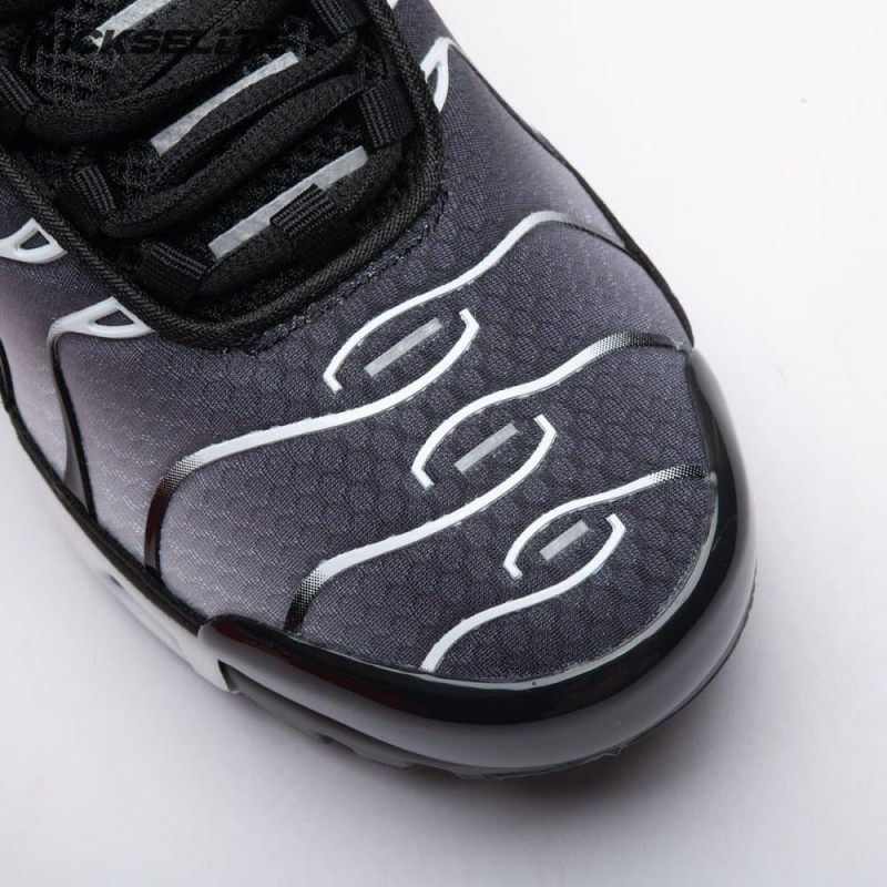 Nike Air Max Plus Black Silver White DM0032-003 Unisex Nike Air Max Plus Black Silver White DM0032-003 Unisex